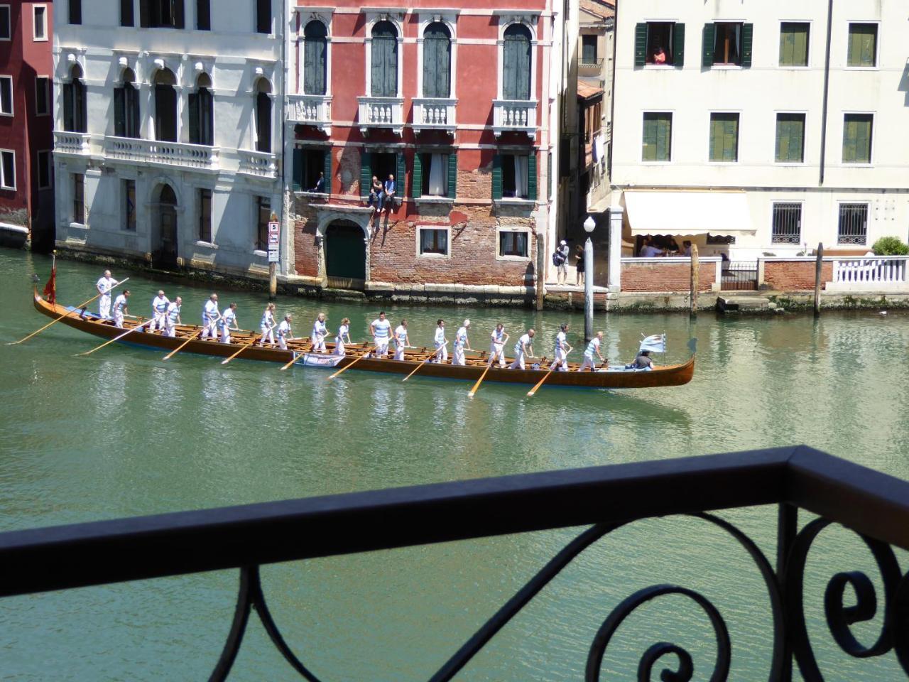 B&B Vista Sul Canal Grande Venetië Buitenkant foto
