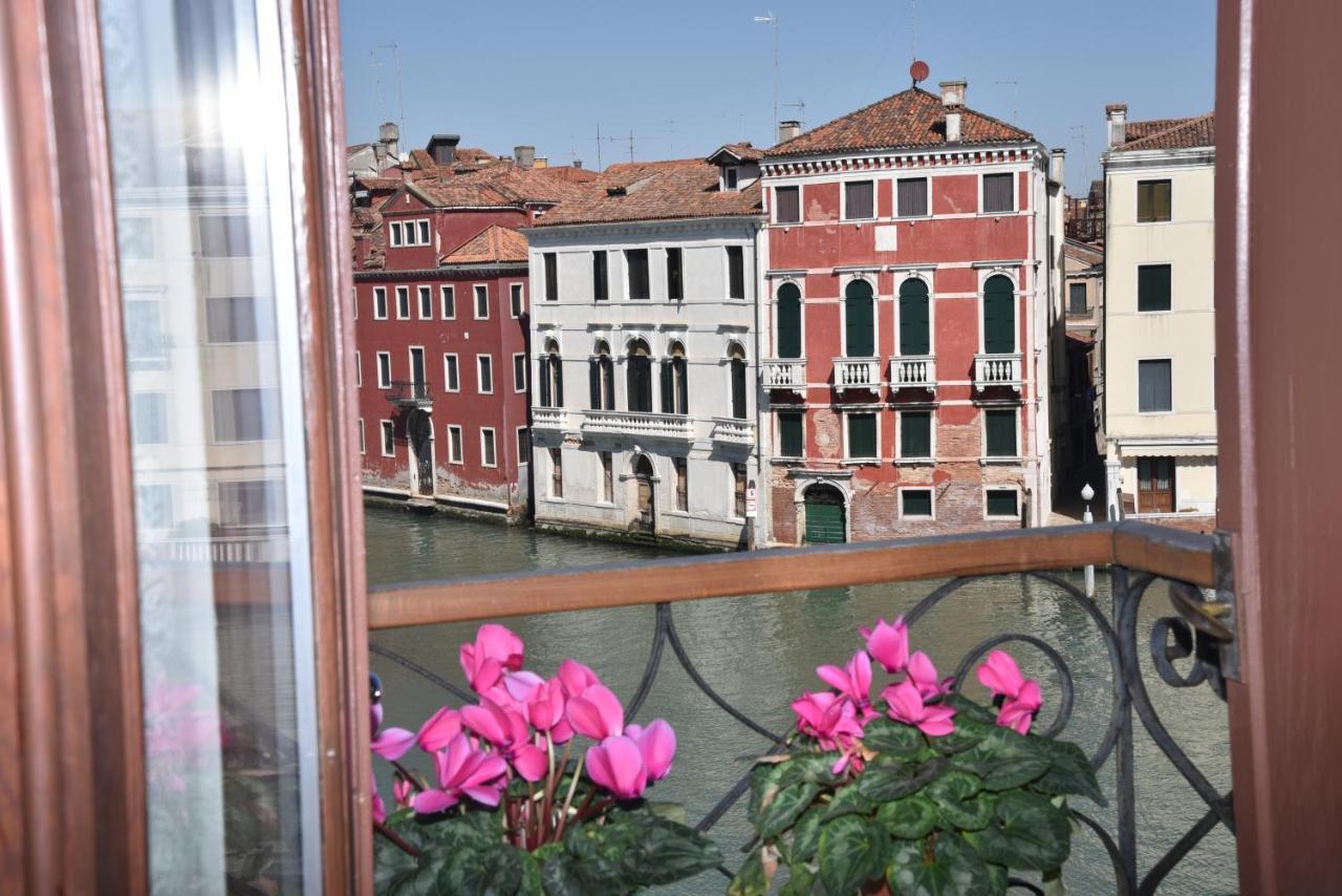 B&B Vista Sul Canal Grande Venetië Buitenkant foto